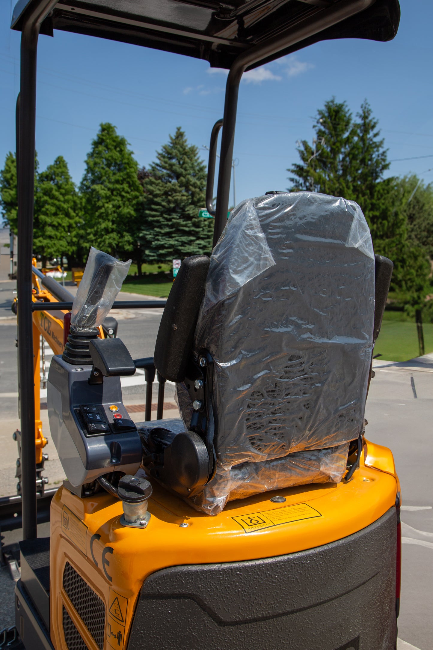 TCE Machinery TME0120 Mini Excavator 2640lbs. Kubota Engine