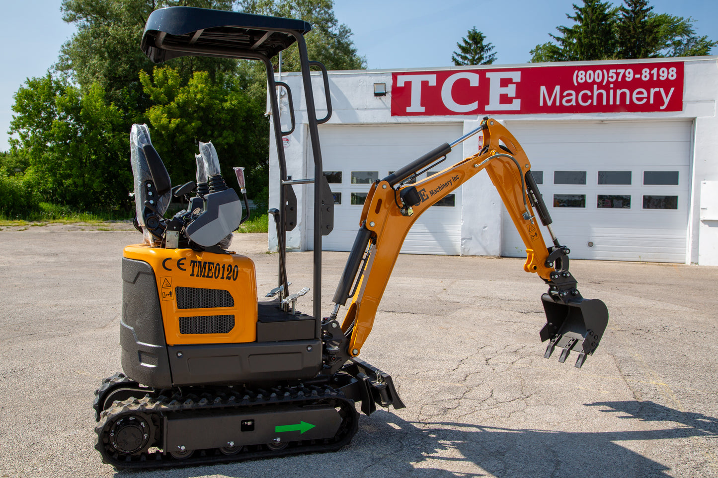 TCE Machinery TME0120 Mini Excavator 2640lbs. Kubota Engine
