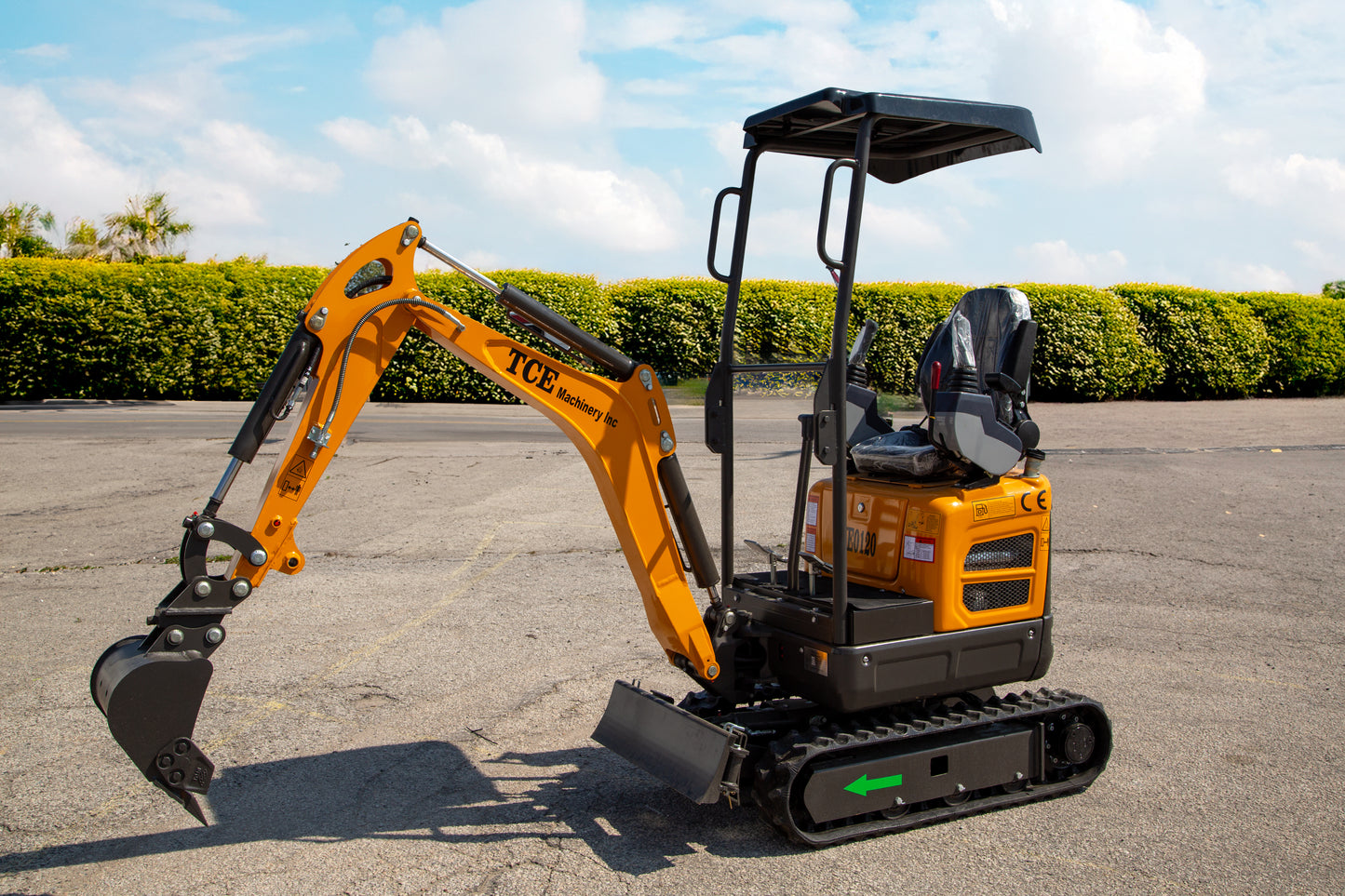 TCE Machinery TME0120 Mini Excavator 2640lbs. Kubota Engine