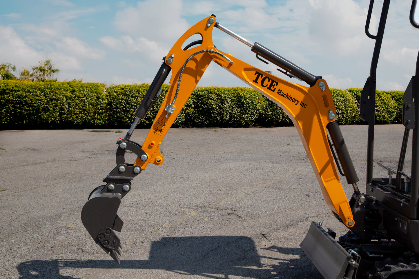 TCE Machinery TME0120 Mini Excavator 2640lbs. Kubota Engine