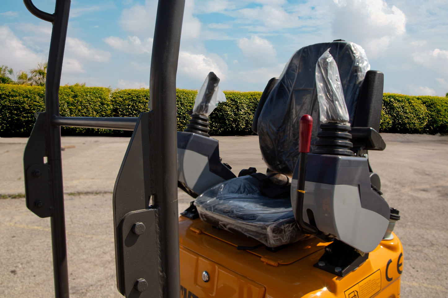 TCE Machinery TME0120 Mini Excavator 2640lbs. Kubota Engine