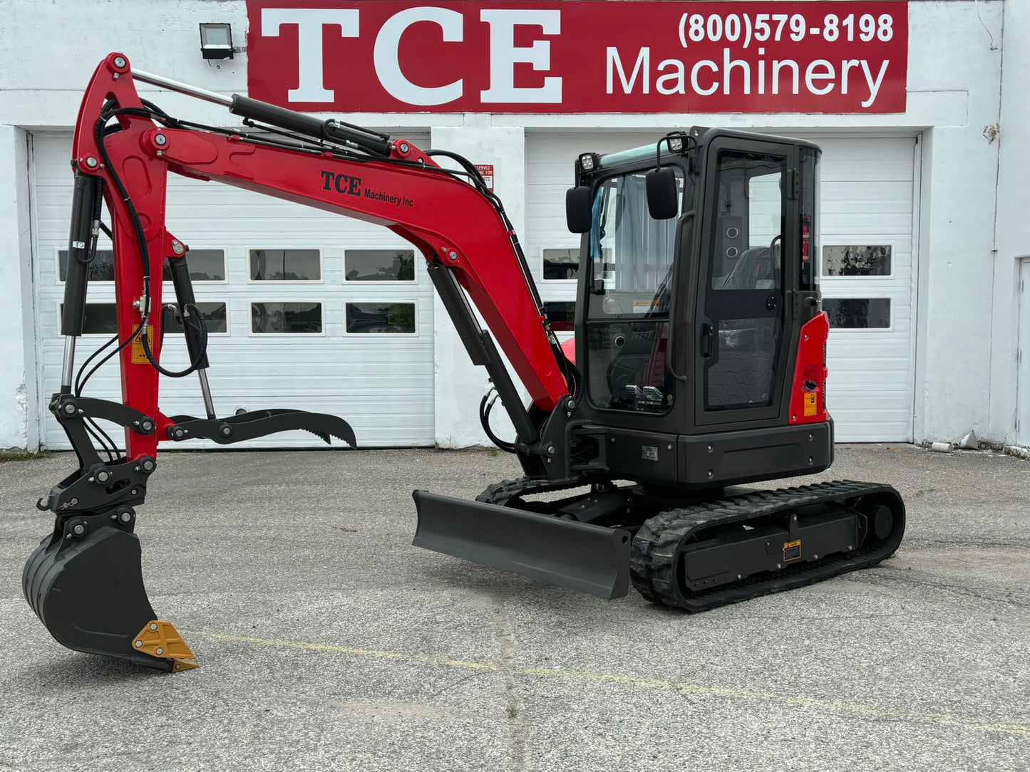 TCE Machinery TME0350 Mini Excavator 8377lbs. Kubota Engine