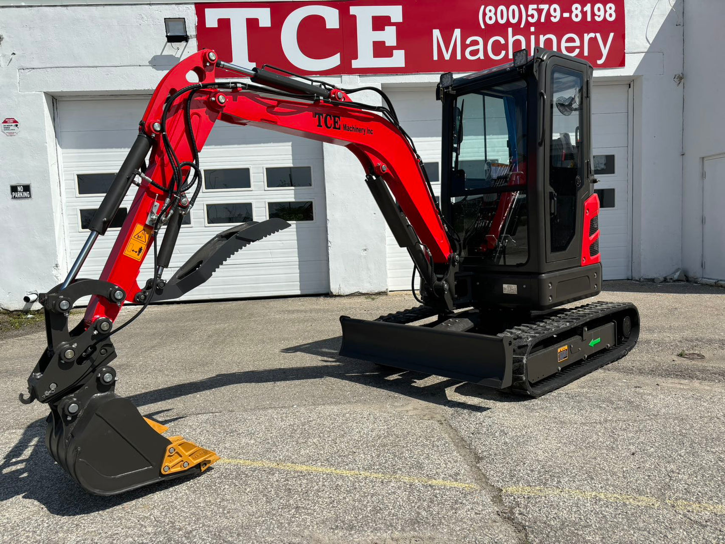 TCE Machinery TME0270 Mini Excavator 5940lbs Kubota Engine