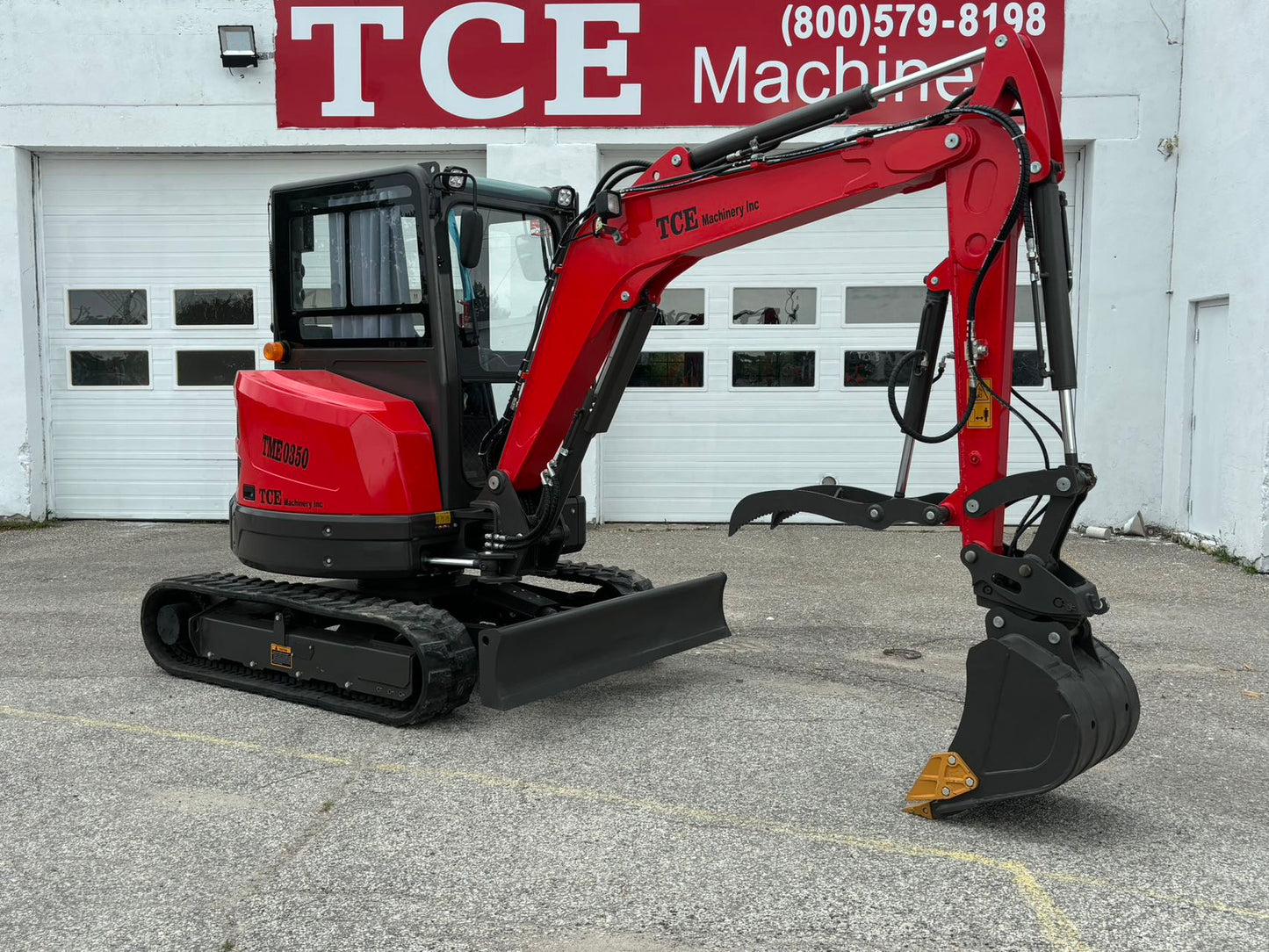 TCE Machinery TME0350 Mini Excavator 8377lbs. Kubota Engine