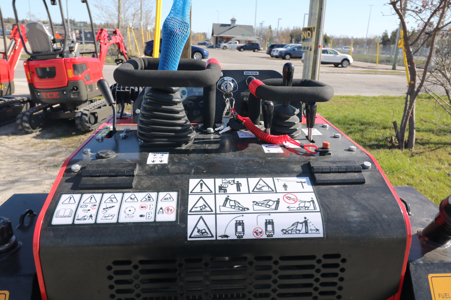 TCE Machinery TSS0400 Skid Steer Loader 3300lbs. Kubota Engine